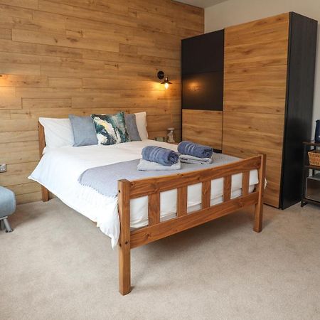 Aqua Nest Eastbourne - En-Suite, Free Parking, Kitchen Eksteriør billede